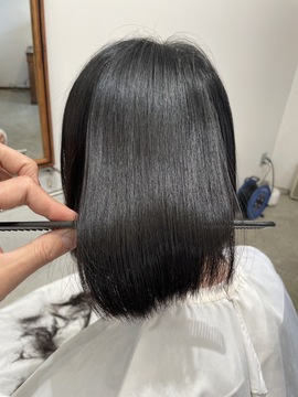 【北田辺】≪最短2年でデビュー可能！≫≪土日休みOK≫≪客単価が1万円以上≫不安な技術は、営業時間内と時間外にレッスン可能！30～50代の女性を中心に、縮毛矯正やグレーカラーのメニューが人気！「NASARI（ナザリ）」からアシスタント（美容室）の求人★☆