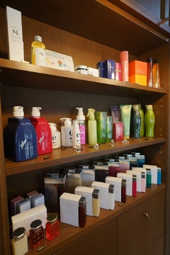 【西脇市駅】社会保険完備／18時半には退勤／ママさん美容師大歓迎！着付け、ブライダルヘアメイクも学べるサロン！幅広い年齢層の方から愛される長く働けるサロンです！「Hair People（ヘアピープル）」からアシスタント（美容師）の求人☆★