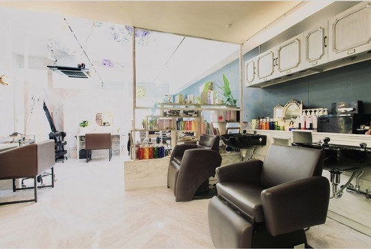 【洛西口】≪完全週休2日制≫≪年末年始休暇あり≫≪日曜日定休あり≫≪有給休暇あり≫≪カットカラー2時間枠≫≪20時までに退勤可能≫希望があれば着付け・ネイル・アイが学べる環境です！「BluBlu（ブブ）」からスタイリスト（美容師）の求人★☆