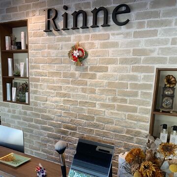 【甲東園】≪社会保険完備≫≪月8〜10日休み≫≪営業中レッスンOK≫レッスンはオーナーによるマンツーマン指導！そのため最短1年でデビュー可能ですよ！「Rinne 甲東園（リンネコウトウエン）」からアシスタント（美容師）の求人☆★☆