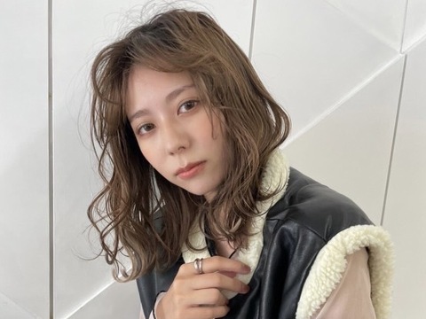 【京橋】≪社会保険完備＆有給休暇あり≫入客チャンスあり！外国人風カラーなど、カラー好きな方は必見！！技術や知識をこれから増やしていきたい方は大歓迎。「Neale.（ニール）」からスタイリスト（美容師）の求人☆☆