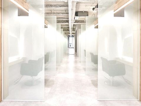 【所沢駅】≪完全週休2日制≫≪土日祝休みOK≫≪社会保険完備≫≪20時までに退勤可能≫お休みの取得でき、しっかり稼げる環境！デザインカラーや髪質改善など様々な技術が学べるサロン！「kusyu... 所沢西口店プロぺ通り（クシュトコロザワニシグチプロぺドオリ）」からアシスタント（美容師）の求人☆☆