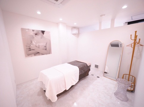 【心斎橋】≪産休育休取得実績あり≫≪GW・誕生日休暇等休日が充実≫キャリアアップはもちろん、プライベートと両立させながら安心して働く事が出来る環境「S.grace 心斎橋店（エスグレース シンサイバシテン）」エステティシャン（エステ）の求人