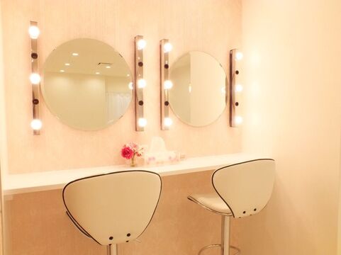 【博多駅】≪完全週休二日制・実働8時間・社会保険完備・朝礼やミーティングなし・売上ノルマなし≫経験を活かして働きたい方にオススメ！アイラッシュ・ネイルのメニューを提供するトータルビューティーサロン「nail&eyedesign To...（ネイルアンドアイラッシュトゥ）」からアイリスト（まつげエクステ・まつげパーマ・アイブロウ）の求人☆☆