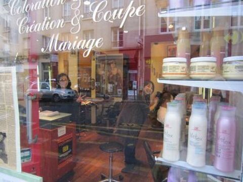 【星ヶ丘】◆土日が休めちゃう◆海外の技術に興味がある方必見◆年に1回はフランスで感性と技術を学びます！本当にしっかりとした技術を身に付けたいならこのサロン！！salon de coiffure Le reve(サロンドコアフュールルレーブ)からアシスタント(美容師)の求人☆★