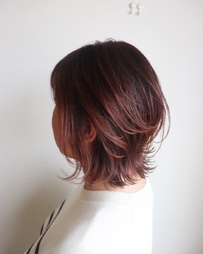 【東加古川】≪社会保険完備≫≪平均19時頃に退勤≫≪完全週休2日制≫≪日曜定休あり≫福利厚生が充実しており、デビューまでをしっかりサポート！髪質改善や白髪染めが得意なサロンです！「hair atelier mum （ヘアアトリエマム）」からアシスタント（美容師）の求人☆★☆