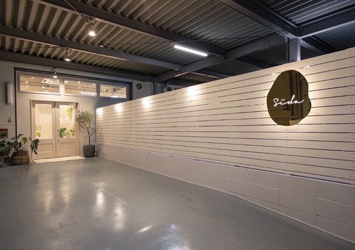 【阪急茨木市駅】≪月給50万円以上が目指せる！≫≪月8日休み≫≪土日休みOK≫≪休憩あり（外出OK）≫≪社会保険完備≫≪人気システムトリートメントを使用した髪質改善推しサロン≫≪客単価1万円越えの高単価≫≪客層20代30代がメイン≫スタッフ想いの環境です！給与体制がキャリアに応じて変動します！「Sida（シダ）」からスタイリスト（美容師）の求人★☆