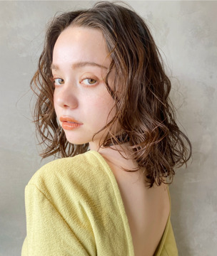 【北千住】◆最低保障給あり・撮影ブース完備◆業界屈指の集客力でたくさんのお客様を担当できます！ITを駆使し、業界をリード！長く活躍できる環境の「IT by ALBUM 北千住店（アイティーバイアルバムキタセンジュテン）」からスタイリスト（美容師）の求人☆★