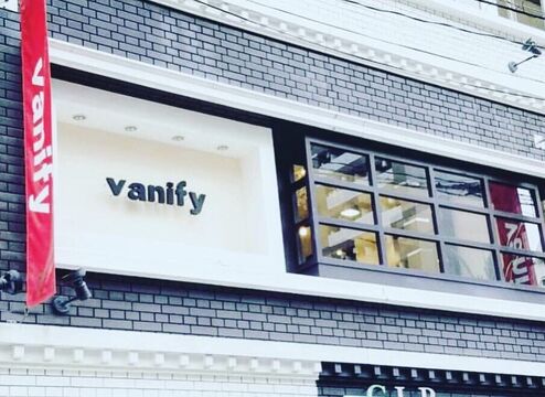 【堀江】★積極採用中★≪早期デビュー可能≫≪営業中レッスンOK≫≪チームワーク抜群！≫メディアや雑誌でのヘアメイク、ヘアショーへの参加もあり♪サロンワークだけではなく様々な経験ができるサロン！撮影にも力を入れており、確かな技術があるスタッフが在籍しているので、ワンランク上の美容師を目指せます☆vanify（バニフィー）からアシスタント（美容師）・スパニストの求人☆★