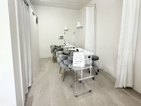 【心斎橋】≪スカルプやロングメニューが人気！≫≪メンズネイルメニューあり≫≪有給休暇消化率100％≫≪土日は月2回休みOK≫≪月給22万円〜≫≪社会保険完備≫≪月12日休みも可能≫有給休暇で連休もOK！頑張った分はしっかり歩合で還元！自分のライフスタイルに合わせて働く事の出来る環境ですよ！「Roi by joieange（ロアバイジョアアンジェ）」からネイリスト（ネイル）の求人★☆★