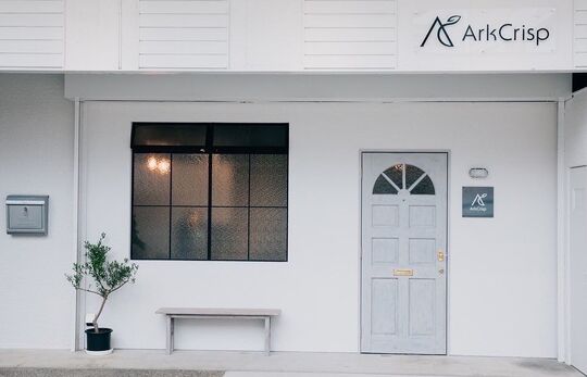 【山科駅】≪山科東野店3店舗同時募集≫≪社会保険完備≫≪完全週休2日制≫≪全台yumeシャンプー台≫平均退社時間18時30分頃！！働く主婦さんにも嬉しい環境！完全予約制のため昼食の時間も取れるサロン！「Ark crisp（アーククリスプ）」からスタイリスト（美容師）の求人★☆