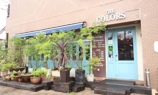 【鶴里】≪最短1年でデビュー可≫≪月8日休み≫≪月給18〜22万円≫充実した待遇面で働きやすいサロン！着実にスキルを身に付け最短でデビューできる！「THE COLORS（ザカラーズ）」からアシスタント（美容師）の求人☆★