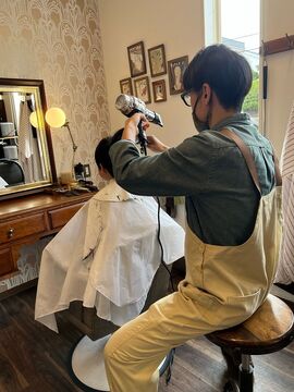 【長住】手荒れ、腰痛に不安がある方必見！！カットのみのお仕事です！！今までの経験を活かしお仕事できる「カット専門店 mille（カットセンモンテンミル）」からスタイリスト（美容師）の求人☆★☆