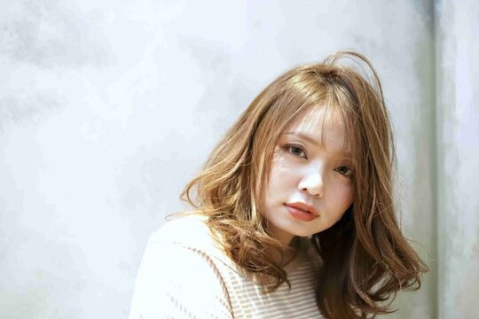 【西宮北口】≪完全週休2日制≫≪20時までに退勤可能≫抜群の待遇で長く働けます！カラーが大人気のお店で色々なカラー技術が身に付きます！！「flag（フラッグ）」からアシスタント（美容師）の求人★☆