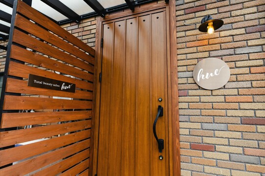 【川東】≪社保完備・完全週休二日制・固定顧客多数・残業ほぼ無し・ノルマなし≫現在エステ部門休業のため即戦力エステティシャン急募！！小規模人数サロンでアットホームな雰囲気で長く働ける環境です！地域密着型でお客様との関係性を大切にしているサロン「hue（ヒュー）」からエステティシャンの求人☆☆