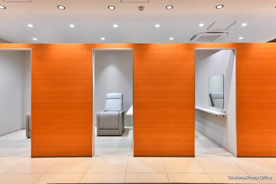 【高槻市駅】≪デビューまで最短1年≫≪月8日休み≫≪社会保険完備≫≪20時までに退勤OK≫朝レッスンのみなので、プライベートの時間も大事にできます！兼任でアイラッシュとネイルもできるトータルビューティーサロン！様々な技術が身に付きます「NOISM OSAKA（ノイズ オオサカ）」からアシスタント（美容師）の求人☆★☆