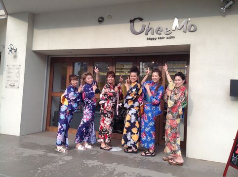【清水】月8日休み・社会保険あり！着付け・セット・メイク・撮影…幅広く学んで将来「何でもできる美容師」さんに♪みんなで意見を出し合うので、風通しもよくスタッフ仲もバッチリ！接客力向上にも熱心なサロン「Cheemo（チーモ）」から、アシスタント（美容師）の求人☆☆