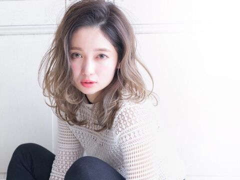 【心斎橋】《月給17万円〜》《基本夜レッスンなし》★フレックス制あり★2年以内のデビュー目指して、早くからカットをしっかり学べます！美容師としてゆとりを持ちながら、成長していきたい方にぴったりのサロンです♪「アンティーク調のオシャレなサロン“RITA Hairs（リタヘアーズ）”からアシスタント（美容師）の求人☆★