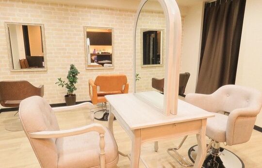 【平岸】≪社会保険完備≫≪20時までの退勤可能≫≪有給休暇あり≫ライフスタイルに合わせた働きやすい環境！独立やキャリアアップを積極的にサポート！1か月100人以上の入客が可能！アットホームで緊張せずにリラックスできるお店。「HAIR PRODUCE SAKURA（ヘアープロデュースサクラ）」からスタイリスト（美容師）の求人☆★