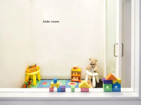 【表参道】≪完全週休3日制・社会保険完備・産休育休実績あり≫驚くほどに好待遇！高単価でリピーター多数のサロン！店内はリゾート風になっており落ち着いた雰囲気の中働けます！「brisa（ブリッサ）」からスタイリスト（美容師）の求人★☆★