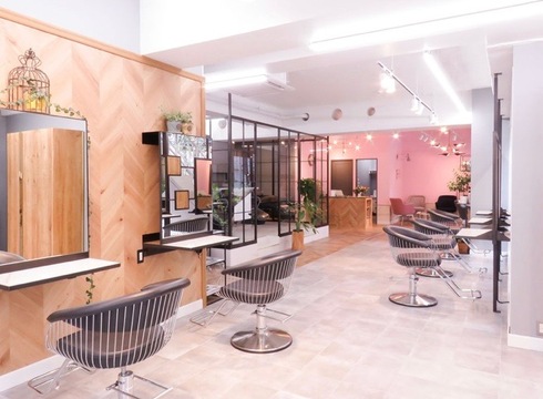 【たまプラーザ】≪正社員or業務委託≫≪賞与あり≫≪完全週休2日制≫≪土日祝休みOK≫ワークライフバランスを大切にしている人気サロン！ライフスタイルに合わせて柔軟な働き方ができます！「CASA by Humium（カーサバイハミュウ）」からスタイリスト（美容師）の求人☆★