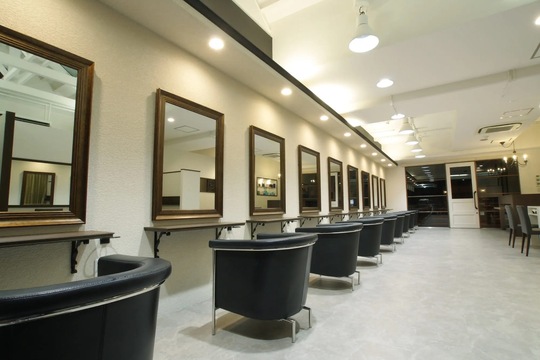 【都島】≪月8日休み≫≪最短1年でスタイリストデビューが可能≫≪社会保険完備≫パートのママさん美容師やアシスタント業務のみされたい方も歓迎！興味があれば美容師と兼任でネイルやアイラッシュの技術も学べます！サロンワーク以外にも様々な輝けるステージがあり一人一人の個性を活かして働いていけるサロン！「trico 都島店（トリコミヤコジマテン）」からアシスタント（美容師）の求人☆★