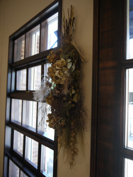 【茨木】◆交通費支給あり◆◇フリー40％／指名45％還元の完全歩合制！カット料金は4000円で単価8000円を実現。マンツーマンでお客様と関われる「Rouru.（ロウル）」からスタイリスト（美容師）の求人☆☆