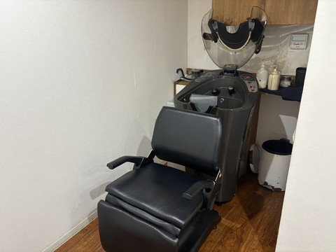 【二条城前】≪社会保険完備≫≪完全週休2日制≫≪週2日からOK≫準社員での勤務も可能！カットやブローは一切なしのカラー専門店！スタッフさん思いでプライベートも充実できる環境です「HAIR COLOR SPACE JOY COLOR（ヘアカラースペースジョイカラー）」からカラーリスト（美容師）の求人☆★