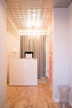 【表参道】未経験OK！■土日休み相談可能・実働8時間・誕生日休暇あり・社会保険完備■高級感たっぷりの可愛い店内♪まつ毛パーマやカラーエクステなど、幅広いメニューを取りそろえているPLUME 表参道店（プリュームオモテサンドウテン）からアイリスト（アイデザイナー・まつ毛エクステ）の求人☆☆