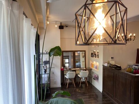 【甲南山手】≪社会保険完備≫≪マンツーマン制で無理な掛け持ちなし≫≪20時までに退勤可能≫≪半個室のセット面で周りを気にせず自分のペースで接客！≫高単価で少ない客数でも高収入が可能です！≪美容師としての技術と経験を存分に発揮できる環境≫より良い雇用環境を全力サポートする地域密着型の隠れ家サロン「Hair design Argo（ヘアーデザインアルゴ）」からスタイリスト（美容師）の求人★☆★