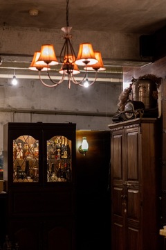 【首里】≪週休2日制≫≪高単価≫≪社会保険完備≫≪営業中レッスンOK≫≪20時迄に退勤可能≫髪質改善が人気の高単価サロン！美容業以外のマナーやコミュニケーション術も学べる！技術の見直しもできるため、ブランクのある方も歓迎！お客様とスタッフ両方が居心地のいいサロン！「HAIR LOUNGE THREE BEE（ヘアーラウンジスリービー）」からアシスタント（美容師）の求人☆★