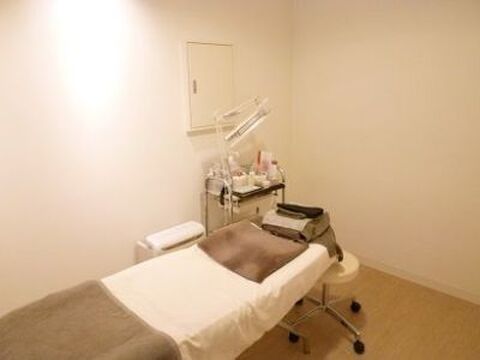 【表参道】≪5連続休暇制度あり≫≪月8日or月10日休みの選択制≫≪実働7.5時間≫≪ボーナスあり！≫≪カウンセリング重視≫メイク×アイラッシュ×アイブロウなどお客様のフェイスデザインを行っているお店「Kesalan Patharan 表参道店（ケサランパサランオモテサンドウテン）」からアイリスト（アイデザイナー・まつげエクステ）の求人☆☆