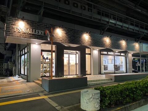 【住道】≪拡張移転のためスタッフ大募集≫≪月給25万円〜≫≪時給1250円〜≫≪月7,8日休み≫≪社会保険完備≫≪平均退社時間20時≫≪パートさんも歓迎≫メンズもたくさん入客したい方にもオススメ！入客チャンスも多数！美容と理容の両方の技術を活かせる！離職率が低く、働きやすいサロン◎「T’s GALLERY（ティーズギャラリー）」からスタイリスト（美容師・理容師）の求人☆★☆