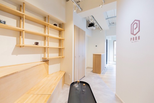 【谷町四丁目】≪22.5万円スタート≫≪社会保険完備≫≪完全週休2日制≫≪未経験・通信生・新卒生OK≫営業中の空いた時間でレッスン！マンツーマンで技術指導してもらえる環境です！ヘアケアや癒しメニューにも力を入れており、お客様がゆったり過ごせる美容室「PARK by smil（パークバイスミール）」からアシスタント（美容師）の求人☆★