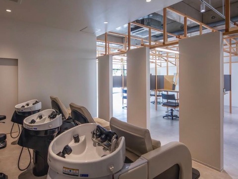 【石部】≪社会保険完備≫≪平均退勤時間20時≫≪月9,10日休み≫≪有給休暇あり≫≪ママさん大歓迎≫≪パートの方は平日のみの勤務OK≫営業時間内レッスンOKのため、効率よくスキルアップができ最短2年でデビュー可能です！「zou（ゾウ）」からアシスタント（美容師）の求人★☆