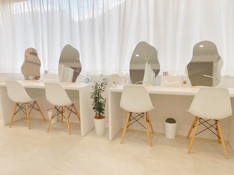 【西院】≪月給24～35万円≫≪19時営業終了≫≪週休2日or完全週休2日の選択制≫≪土日休みもOK≫≪産休育休取得実績あり≫≪社会保険完備≫≪髪色ネイル自由≫入客チャンスも沢山あり！働く環境の整ったサロンですよ！「eL 西院駅前店（エルサイインエキマエテン）」からアイリスト（まつげパーマ）の求人☆☆