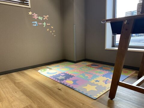 【万博記念公園】≪産休育休実績あり≫≪社会保険完備≫≪完全週休2日制≫働きやすさ重視！プライベートと両立しながら働けます！「Ray 万博記念公園店（レイバンパクキネンコウエンテン）」からアシスタント（美容師）の求人★☆