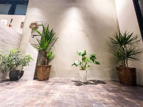 【西宮北口】≪指名50~55％／フリー40～45％の高還元率≫≪1日15000円保証あり！３カ月まで最大月35万円保障≫抜群の集客と独自のシステムで若いお客様から圧倒的な支持を得ている人気サロン！自由な社風なので勤務日数なども自分で調整しフリースタイルに働いてもらえます「Riches by ENVY 西宮北口（リシェスバイエンヴィー）」からスタイリスト（美容師）の求人☆★