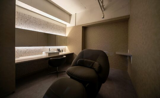 【天神橋筋六丁目】≪完全週休2日≫≪有給休暇あり≫≪産休育休制度あり≫≪早ければ19時台に退勤≫「全員接客」でお店を好きなお客様が多く入客チャンスもバッチリ！時短制度があり、結婚や出産でライフスタイルが変わっても安心して働けます！「Mjuk by Snip（ミュークバイスニップ）」からスタイリスト（美容師）の求人☆★☆