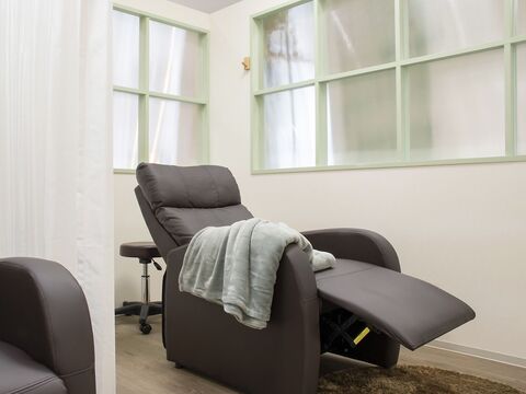 【和泉中央】≪未経験から研修OK≫≪実働8時間・営業中レッスン≫≪月8,9日休み・第3日曜日休み・有給休暇あり≫≪土日休みの相談OK≫地域密着型のアイラッシュ専門店！お客様に寄り添える技術者としてスキルアップ出来る体制です！「Lua eyebeauty のぞみ野店（ルーアアイビューティーノゾミノテン）」からアイリスト（まつげエクステ・まつげパーマ・アイブロウ）の求人★☆