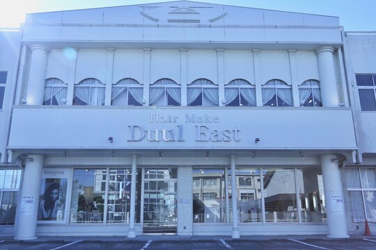 【問屋町】≪月給25万円スタート・月休8～9日・実働8時間・社会保険完備≫入客好調のためスタイリスト募集！広い店内でヘア・アイラッシュ・ブライダルなど様々なメニューを取り扱っています！子育て中の方・ブランクがある方も大歓迎！幅広い年代のお客様から愛されるトータルビューティーサロン「Hair Make Duul East（ヘアーメイクデュールイースト）」からスタイリスト（美容師）の求人☆★