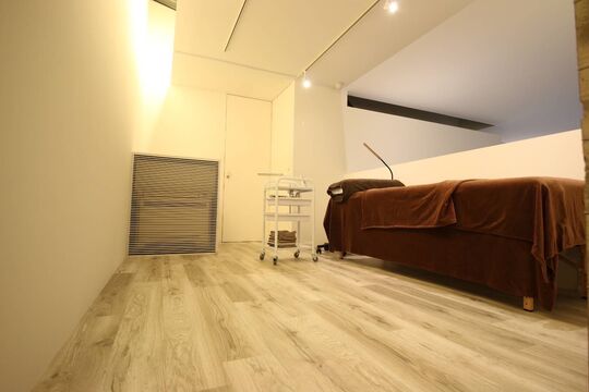 【浜の宮】≪20時までに退勤可能≫≪完全週休二日制≫≪社会保険完備≫≪日曜休みOK≫≪有給休暇あり≫≪産休育休実績あり≫≪ママさん歓迎≫≪車、バイク通勤OK≫≪アイラッシュ、ネイル、着付けを学べる≫トータルビューティーサロン！様々な技術を身に着けたい方にオススメ！「moon bow（ムーンボウ）」からスタイリスト（美容師）の求人☆☆