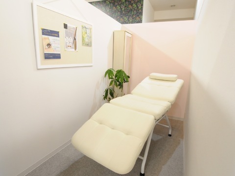 【上野芝】≪完全週休二日制・土、日、祝休制度休≫≪月給20万円～≫≪時間給1,100円～≫≪社会保険完備≫女性スタッフ・ママさん美容師も長く活躍しています！SUIYU上野芝店にあり抜群の集客力！楽しんで働けるスタッフを大切にするサロン！「ehlfa SEIYU　上野芝店（イルファウエノシバテン）」からアシスタント（美容師）の求人☆☆