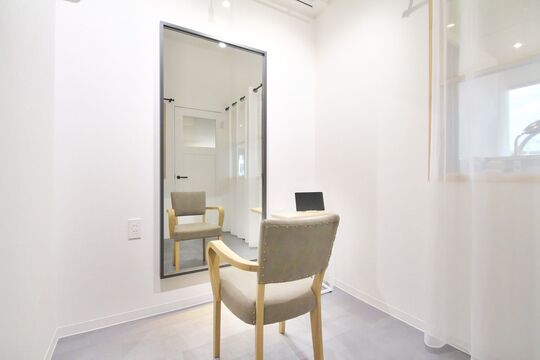 【甲東園】≪日祝定休日≫≪時短社員OK≫≪女性専用サロン≫≪社会保険完備≫≪平日18時退社≫≪有給消化推奨サロン≫≪産休育休取得可能≫女性が永く活躍できるサロン「SOLUNA（ソルナ）」からスタイリスト（美容師）の求人☆☆