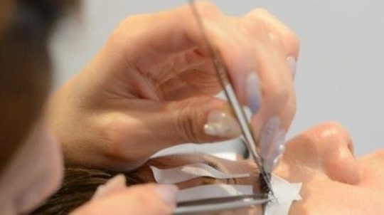 【大宮】≪未経験・新卒生OK≫≪営業時間18時まで≫≪社会保険完備≫仕事とプライベートの両立もスキルアップも叶う！研修制度＆産休育休実績ありで長く安心して働ける環境が整っています。「MAXLUSH 大宮店（マックスラッシュオオミヤテン）」からアイリスト（まつげエクステ・まつげパーマ・アイブロウ）の求人☆★