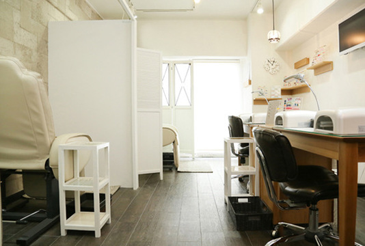 【中野駅】≪社会保険完備≫≪土日休みOK≫≪実働8時間≫≪髪色ネイル自由≫まつげエクステは入客しなくてもOK！お休みが取りやすくプライベートも大切に働けるサロン！アットホームなサロンのため意見が通りやすい環境です！「salon AULA（サロンアウラ）」からアイリスト（まつげエクステ・まつげパーマ・アイブロウ）の求人☆☆