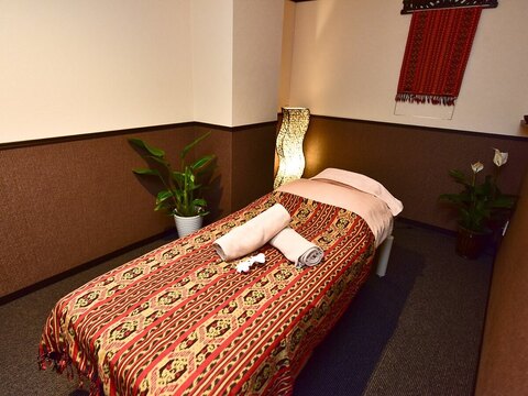 【高槻市駅】《希望休月4日OK》《土日休み月2日迄OK》《WワークOK》《有給休暇取得実績あり》働き方の選択ができる環境です「BALIMA BALIRE 高槻店（バリマバリレタカツキテン）」からセラピストの募集★★