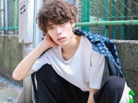 【加古川駅】≪正社員：月給30万円≫≪社会保険完備≫≪フリー45％／指名50％還元≫で稼ぎやすい高歩合率で入客チャンスも抜群！プライベートもしっかりと充実出来る環境が人気です！「ROC LUXBE 加古川店（ロックラックスビーカコガワテン）」からスタイリスト（美容師）の求人★☆