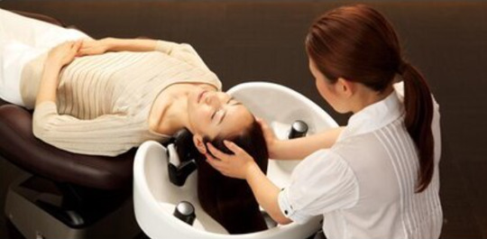 【五反田】≪髪質改善がウリ・営業時間中レッスンOK・客層20代メイン≫できるメニューからどんどん入客経験を積める！整った働き方で安心して長く働けるサロン「nico（ニコ）」からアシスタント（美容師）の求人☆★