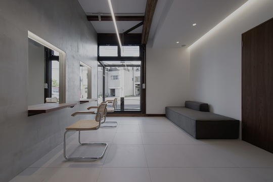 【久留米】≪社会保険完備≫≪完全週休2日制≫≪20時までに退勤可能≫入客チャンス多数あり！最新のトレンドとナチュラルなスタイルを提供しているサロン「KEEDA（キーダ）」からスタイリスト（美容師）の求人☆★